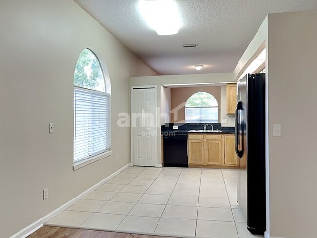 Foto del edificio - 12782 Guernsey St