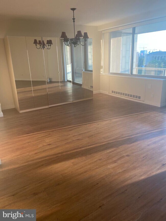 Foto del edificio - 2401 Pennsylvania Ave