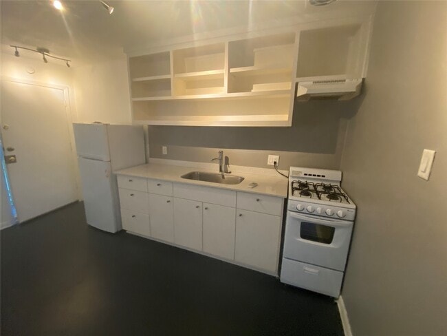 Building Photo - 219 W Alabama St