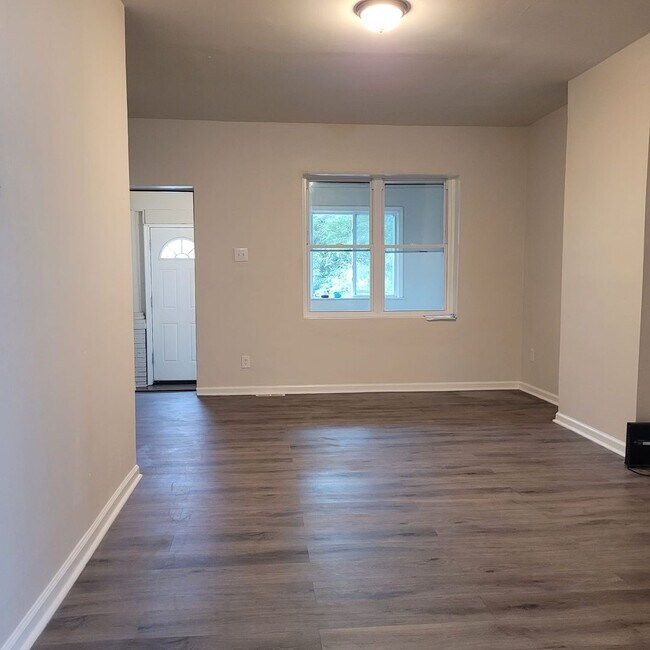 Foto del edificio - 5 Bedrooms in Mt airy!!!