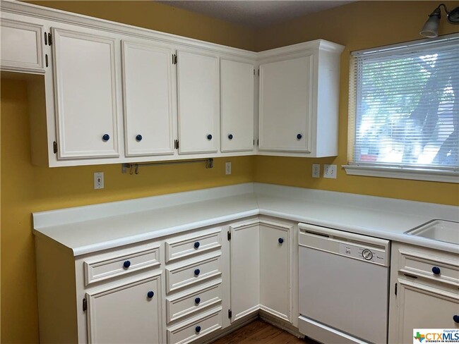 Building Photo - 1254 Bluff Creek Cir