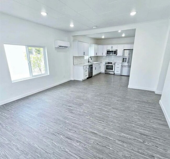Building Photo - 611 Frisco St