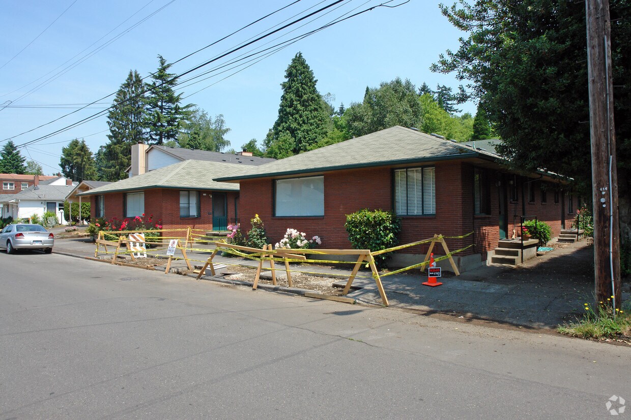 Foto del edificio - 336-408 SE 32nd Ave