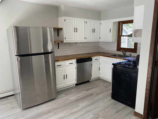 Kitchen - 40 Highland Ave