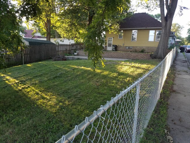 Building Photo - 109 Maplewood St