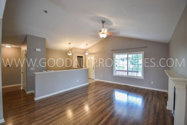 Foto del edificio - 4 Bedroom, 3 Bath Home with Clubhouse and ...