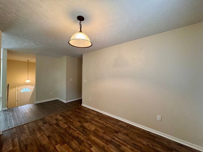 Foto del edificio - Three Bedroom Home In Waynesville/Freedom ...