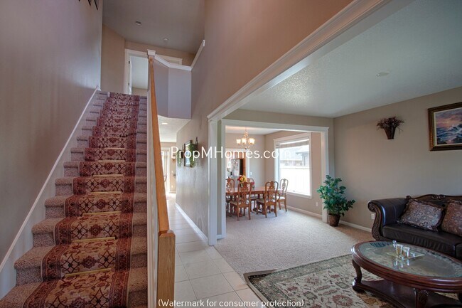 Foto del edificio - Beautiful Five Bedroom Craftsman Style Home in Molalla!