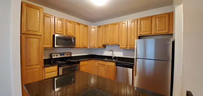 Building Photo - 5128 Lincoln Dr