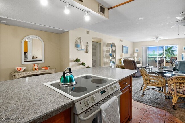 Foto del edificio - 1766 Cape Coral Pkwy E