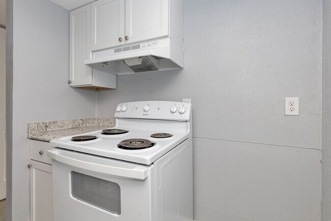 Building Photo - Pelican Pointe