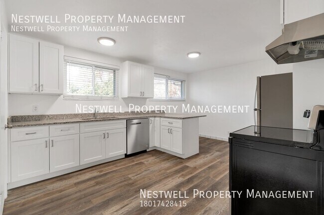 Building Photo - Cute 2-bed Duplex in Holladay