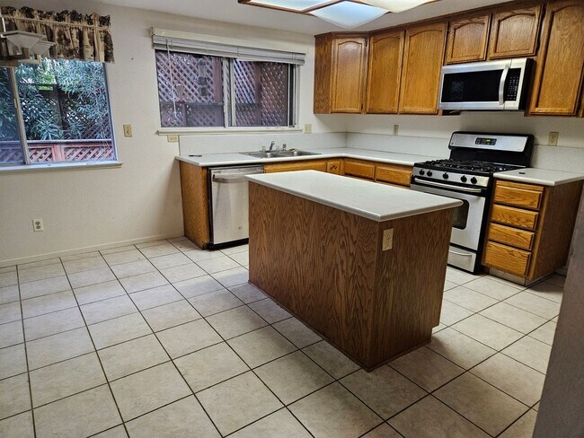Building Photo - Beautiful Home for Rent