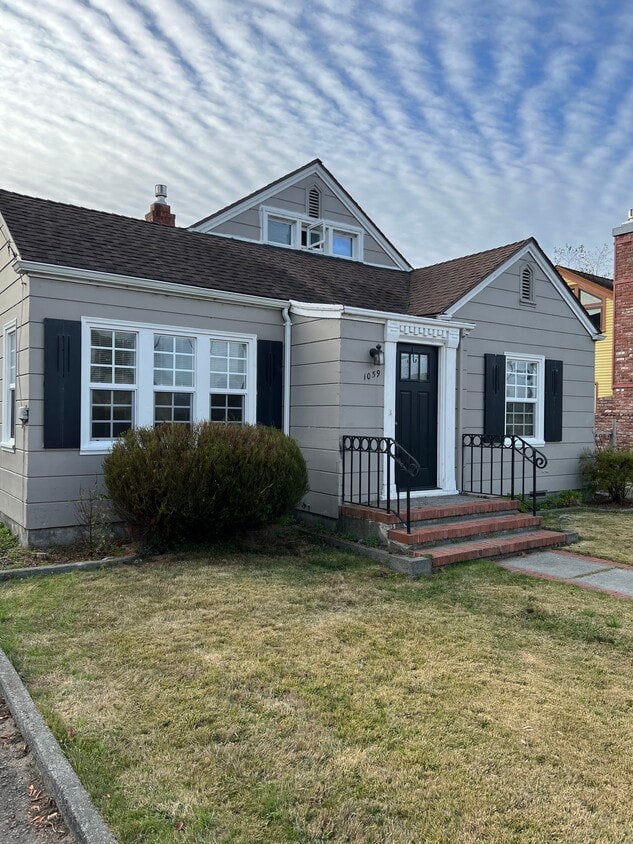 Foto principal - 1059 Main St