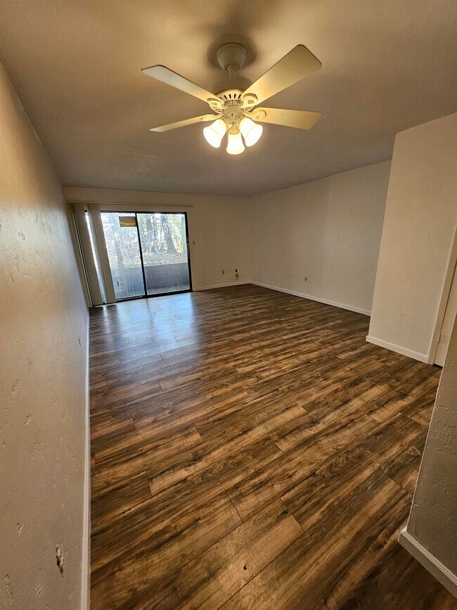 Foto del edificio - 3710 Rock Brook Dr