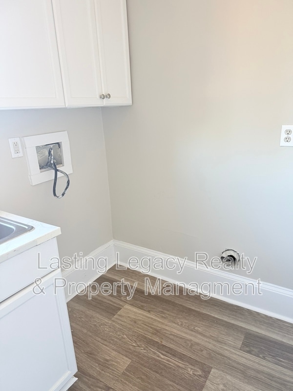 Foto del edificio - 3410 Old Greensboro Rd