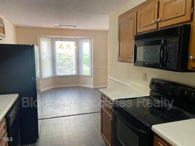 Foto del edificio - 553 Darby Glen Ln