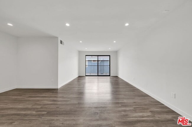 Foto del edificio - 7453 Haskell Ave