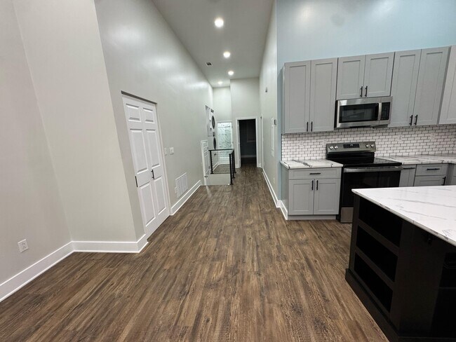 Foto del edificio - 319 E Main St