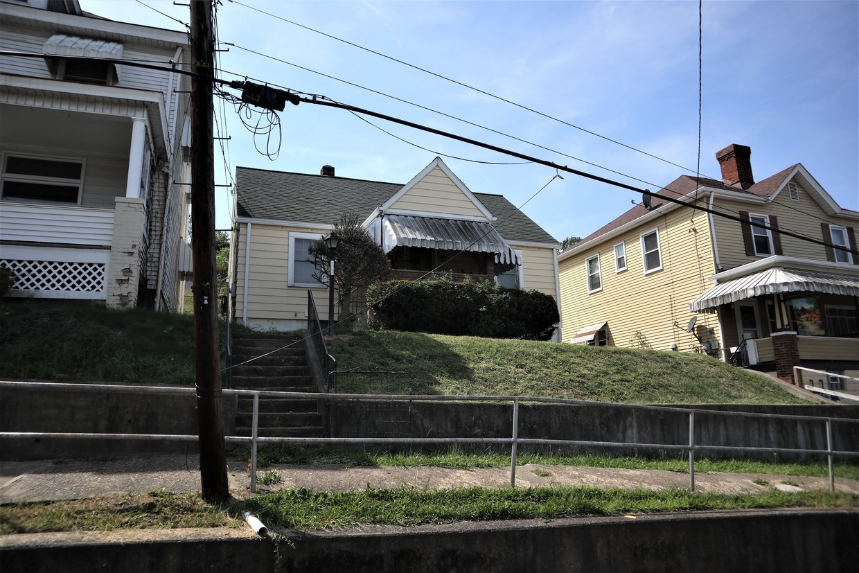 711 Meadow Ave, Charleroi, PA 15022 House Rental in Charleroi, PA