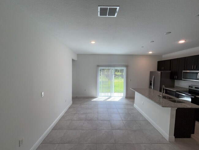Building Photo - 8809 N Sandree Dr
