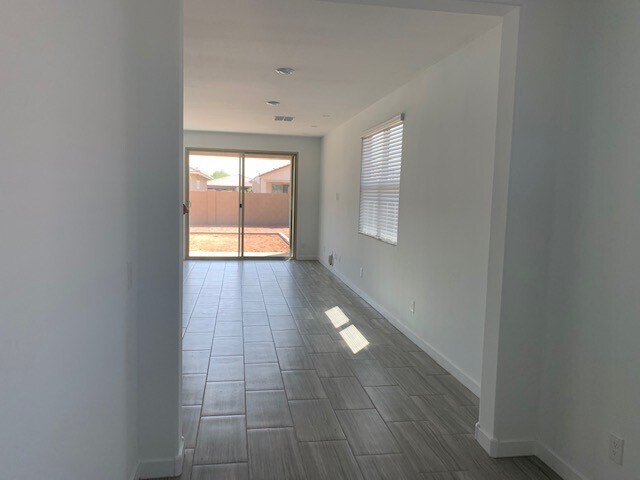 Foto del edificio - 14577 W Charter Oak Rd