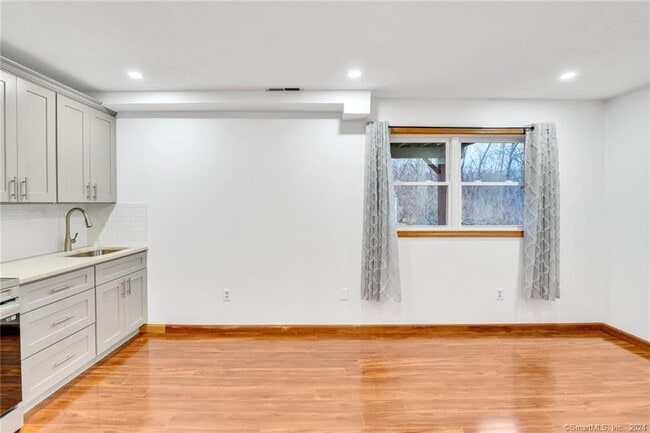 Building Photo - 205 Rosengarten Dr