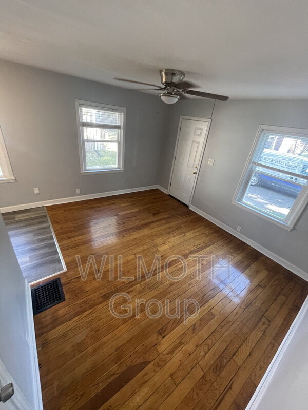 Building Photo - 615 N Tibbs Ave