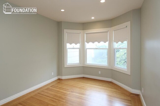 Building Photo - Charming, S.F. 2BD/2BA Flat- Parking - FOU...