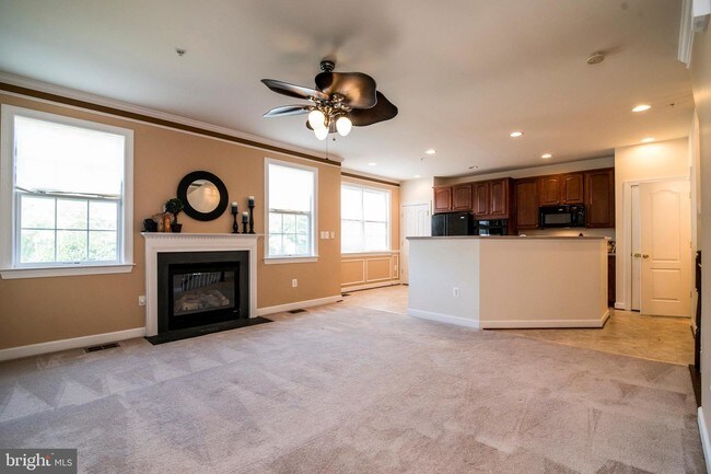 Foto del edificio - 3402 Carriage Walk Ct