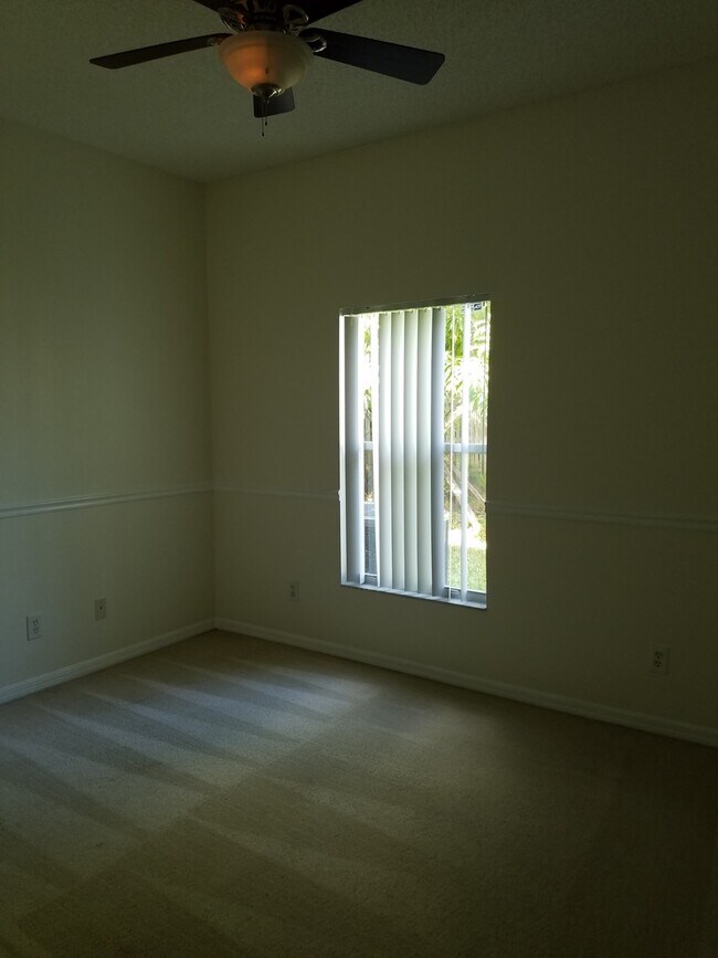 Foto del edificio - Newly carpeted  3 bedroom and 2 bath home ...