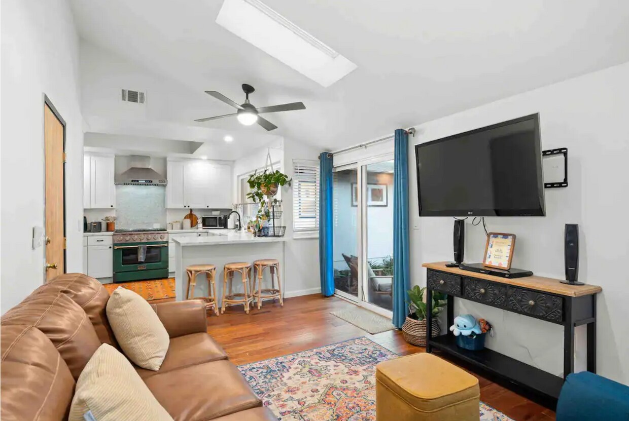 Open Kitchen - 2632 Moraga Dr