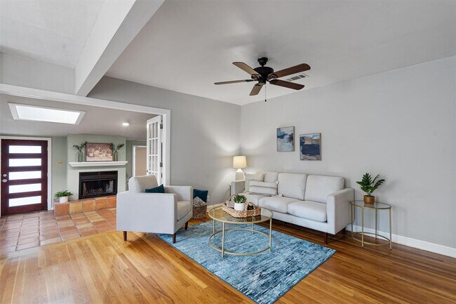 Foto del edificio - 3215 Oakmont Blvd