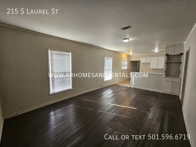 Building Photo - 215 S Laurel St | $895 | 4 beds, 2 full baths