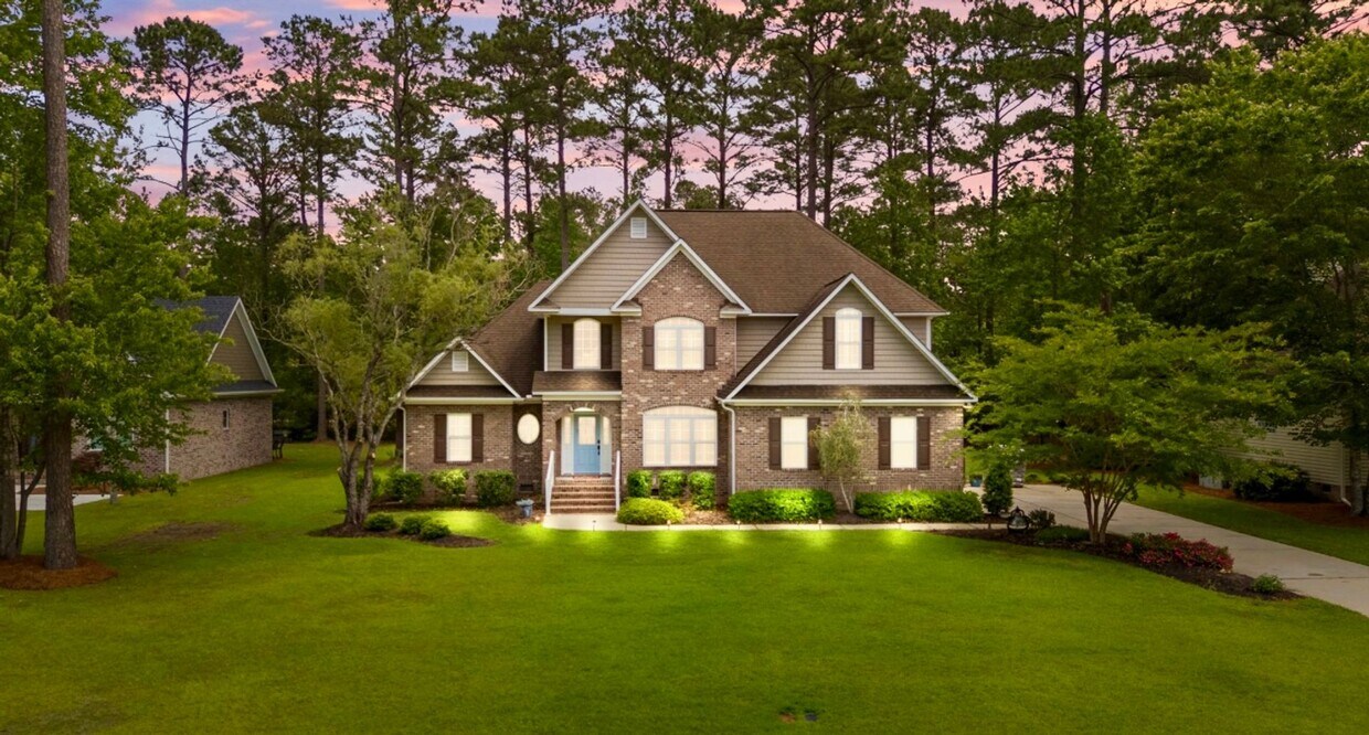 Foto principal - RARE STUNNER 4BR/2.5BA Home in Carolina Co...