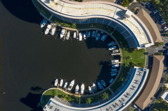 Foto del edificio - 1537 E Hillsboro Blvd