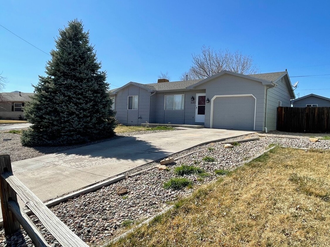Primary Photo - 3 Bedroom 2 Bath home