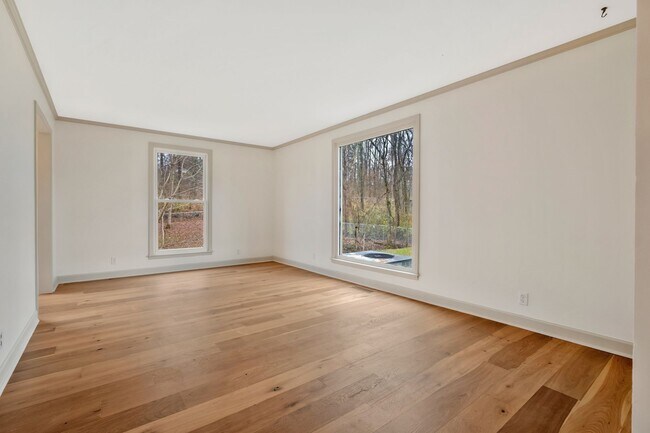 Building Photo - 115 Pascal Dr