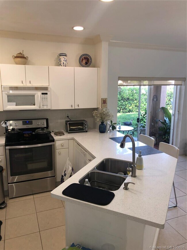 Foto del edificio - 5755 NW 115th Ct