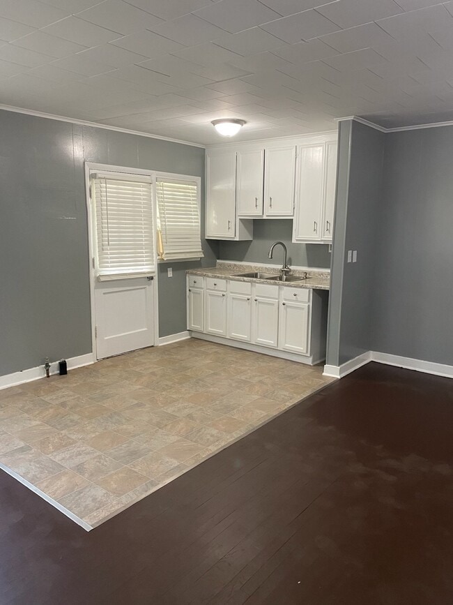 Building Photo - 2830 Little St