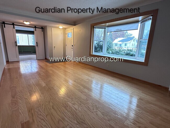 Foto del edificio - Richfield Single Family Home, Fenced Yard, 2 Car Garage, Dishwasher