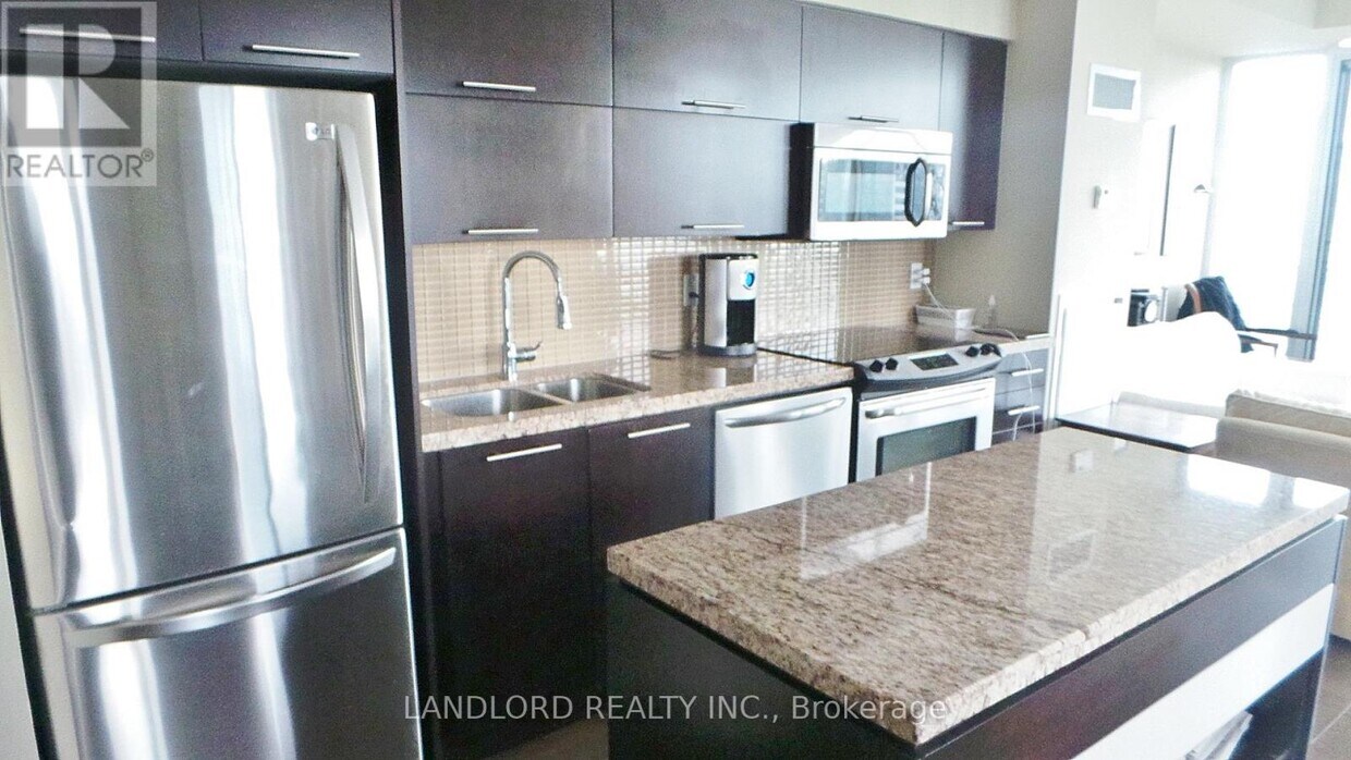 Photo principale - 126-3126 Simcoe St