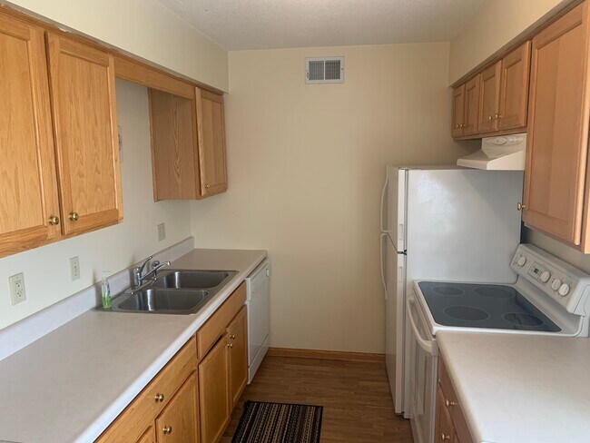 kitchen - 1840 Brownstone Blvd