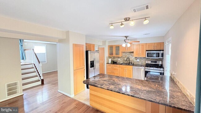 Foto del edificio - 2174 Mayflower Dr