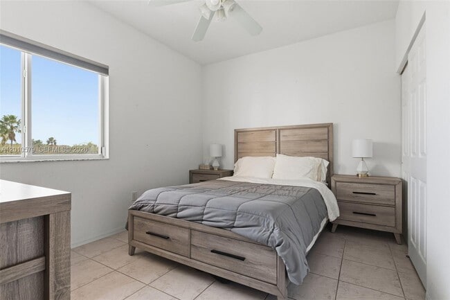 Foto del edificio - 7765 Yardley Dr