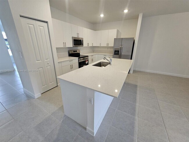 Foto del edificio - 12852 SW 242nd St