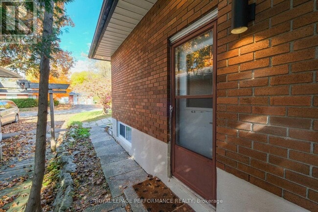 Photo du bâtiment - 926 Charleswood Ave