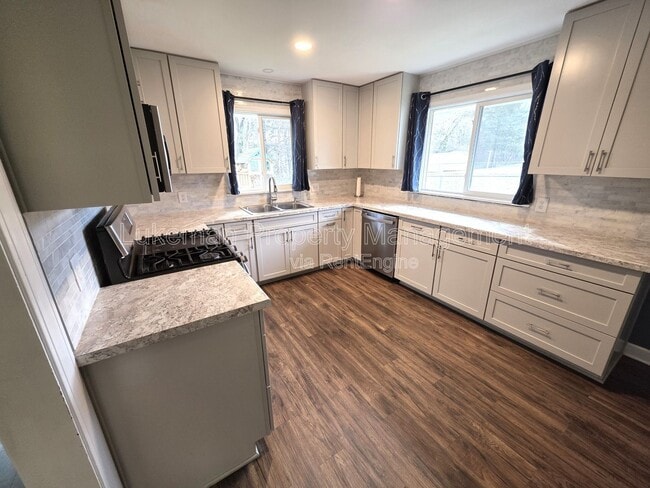 Foto del edificio - 140 Parkridge Dr