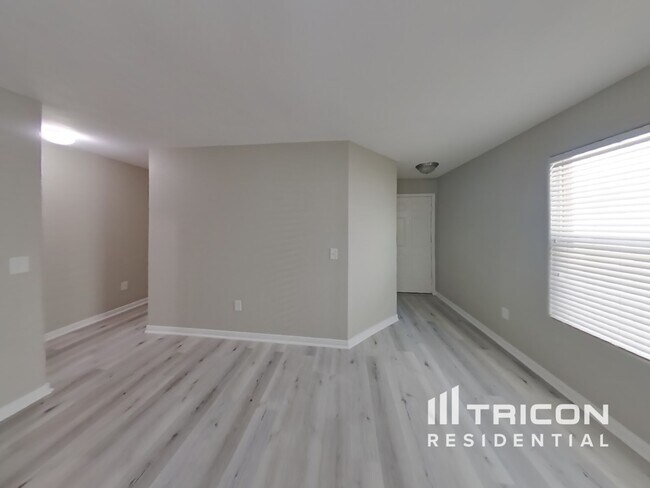 Foto del edificio - 9922 Orchid Spring Ln