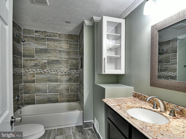 Building Photo - 3511 Castle Way